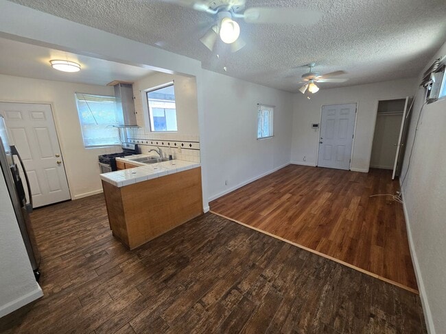 Building Photo - Renovated 2 Bed, 1 Bath home