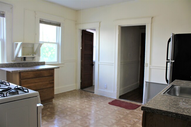 Building Photo - 38 Cabot St