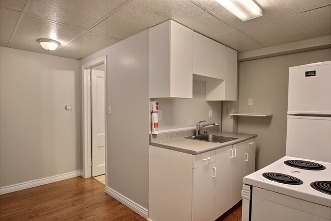 Building Photo - 181-181 Killam Dr