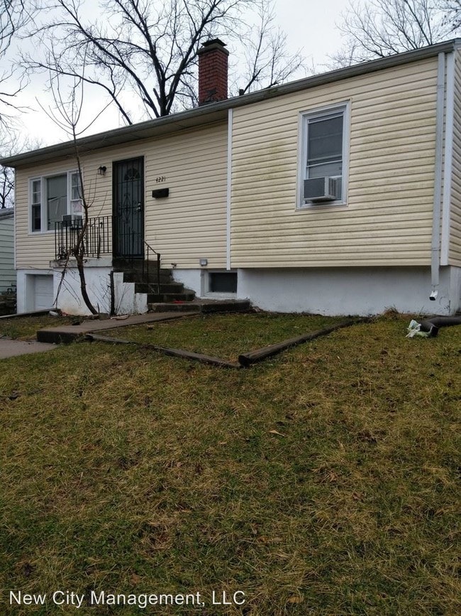 Building Photo - 3 br, 1.5 bath House - 4221 East 54th Street