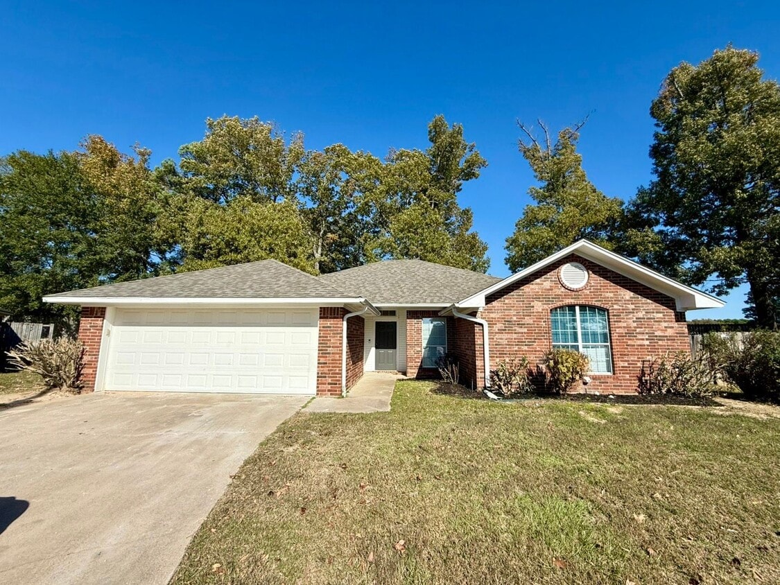 Primary Photo - Stunning 4 Bedroom in Tyler! Available in ...