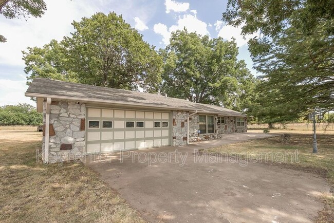 Building Photo - 15371 S 4080 Rd