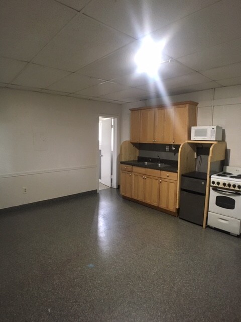 Building Photo - 415 Wilson St