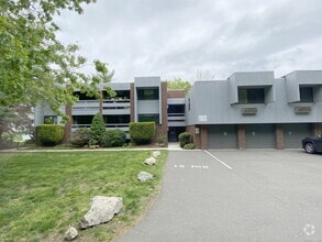 Building Photo - 95 Wilton Crest Rd