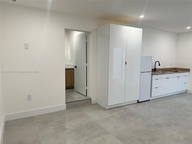 Building Photo - 10890 SW 68th Dr