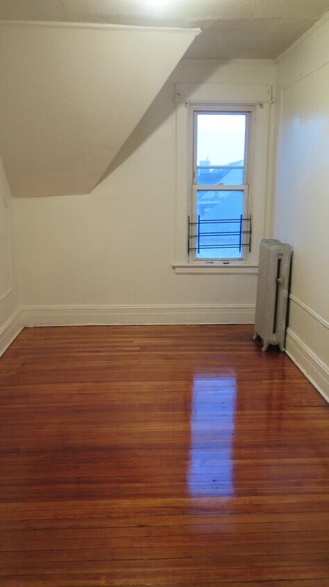 bedroom - 335 S 2nd Ave