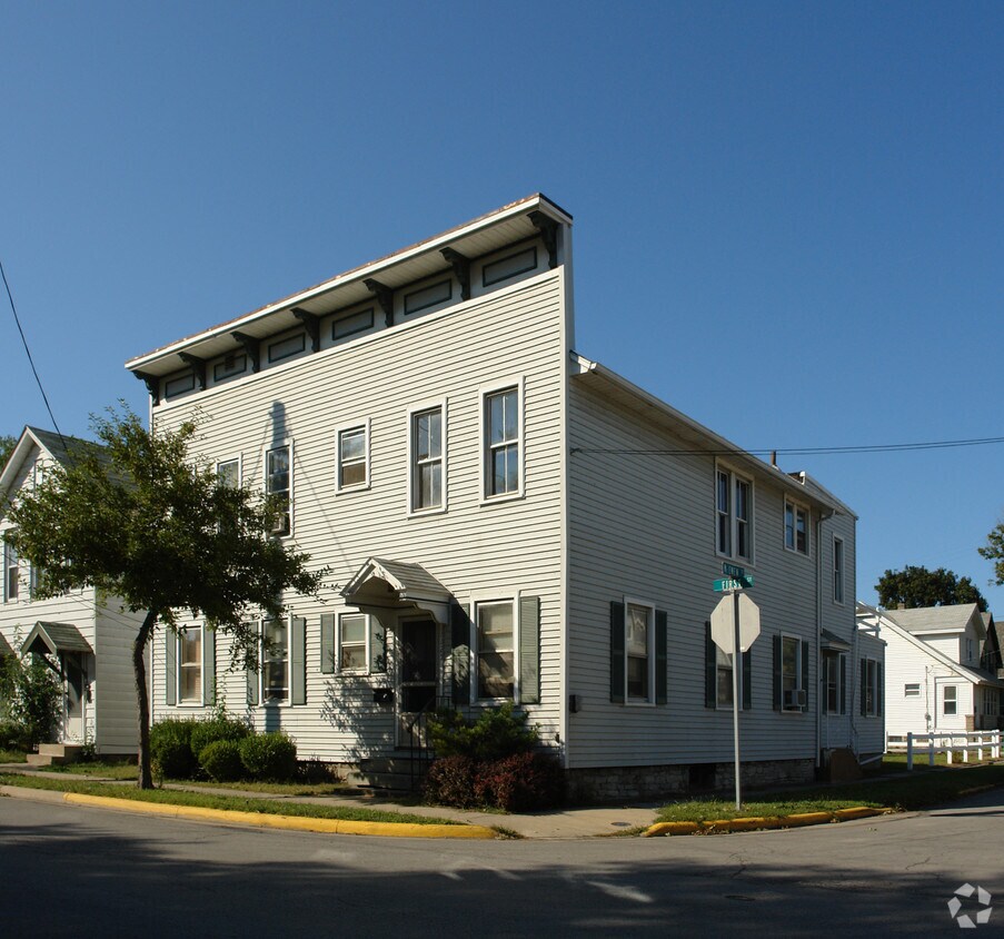 Primary Photo - 1125 1st St