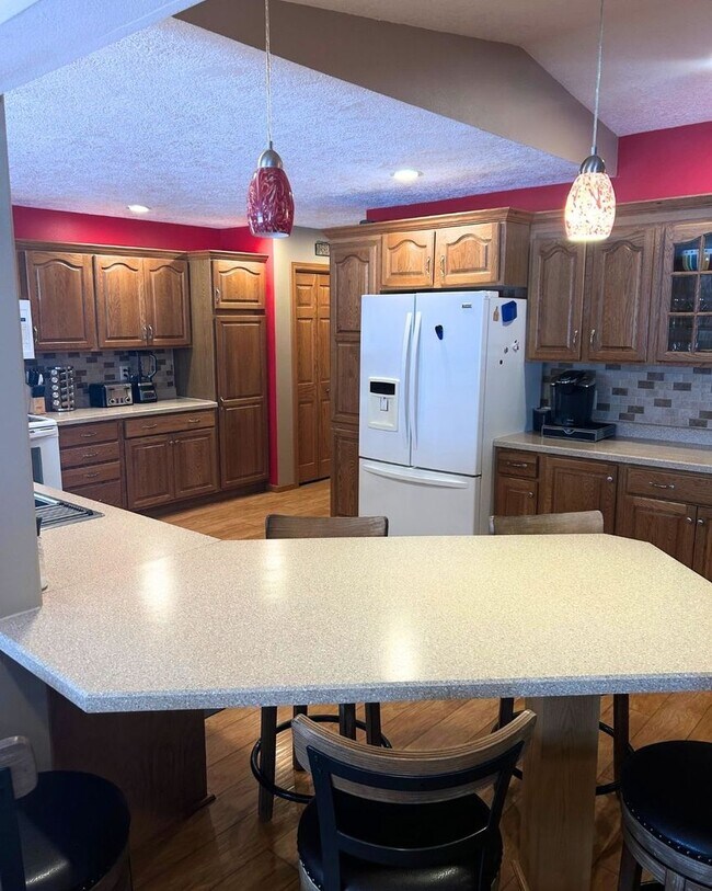 Foto del edificio - Modern Comfort and Connectivity: 6.5-acre ...