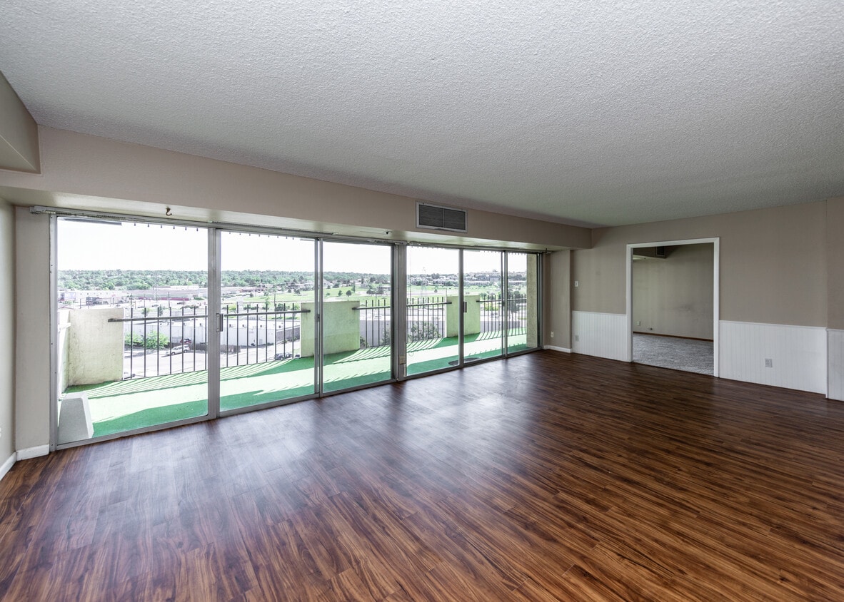 Foto principal - 411 Lakewood Cir