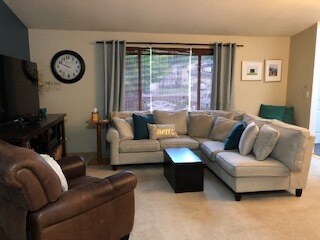 Foto principal - 1048 NE Regal Ct