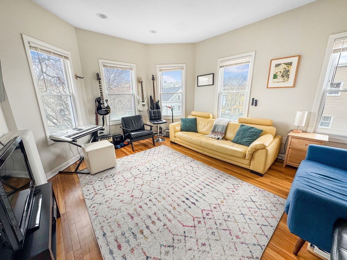 Foto principal - 107 Columbia St