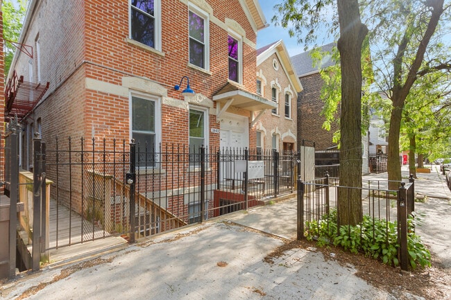 Building Photo - 1843 W Cullerton St