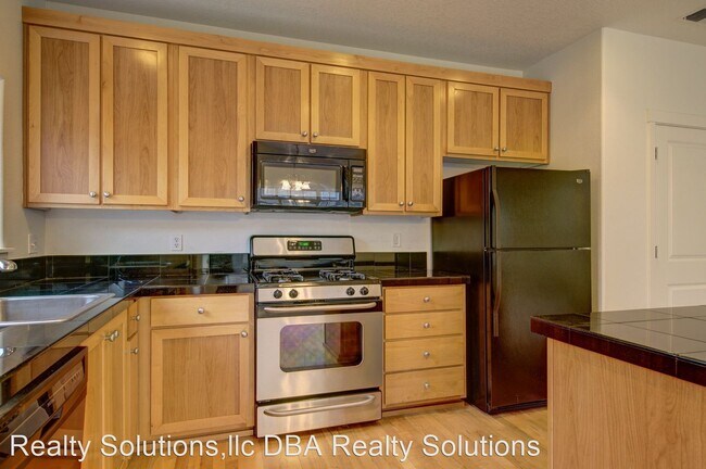 Building Photo - 1180 SW 170th Ave