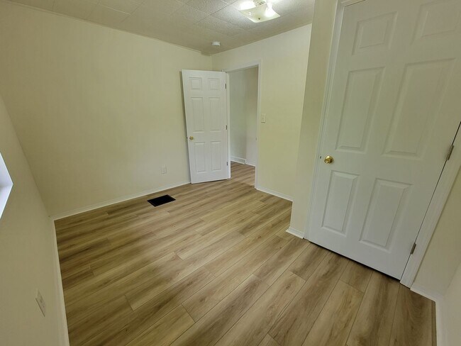 Foto del edificio - 3 Bedroom, 1 Bath, Available July 2026