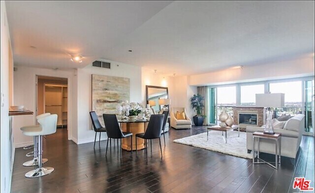 Building Photo - 13600 Marina Pointe Dr