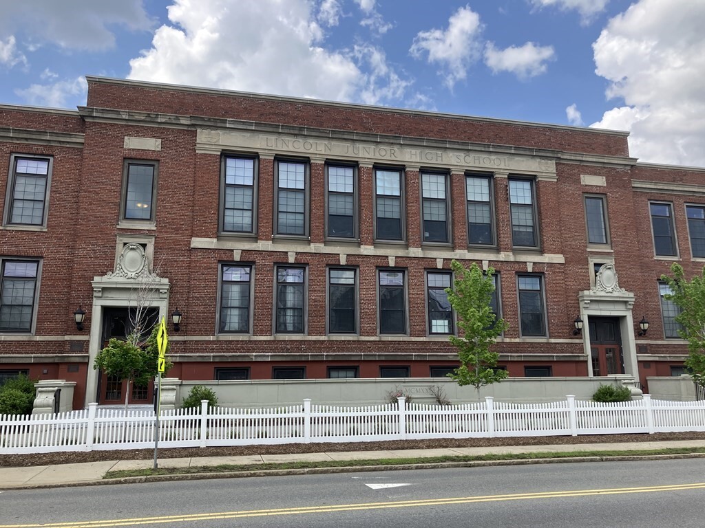 Primary Photo - 215 Harvard St