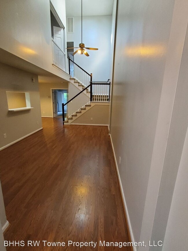 3 br, 2.5 bath House 4933 Kemps Lake Drive House Rental in Virginia