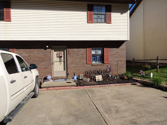 Building Photo - 109 McGrew Dr