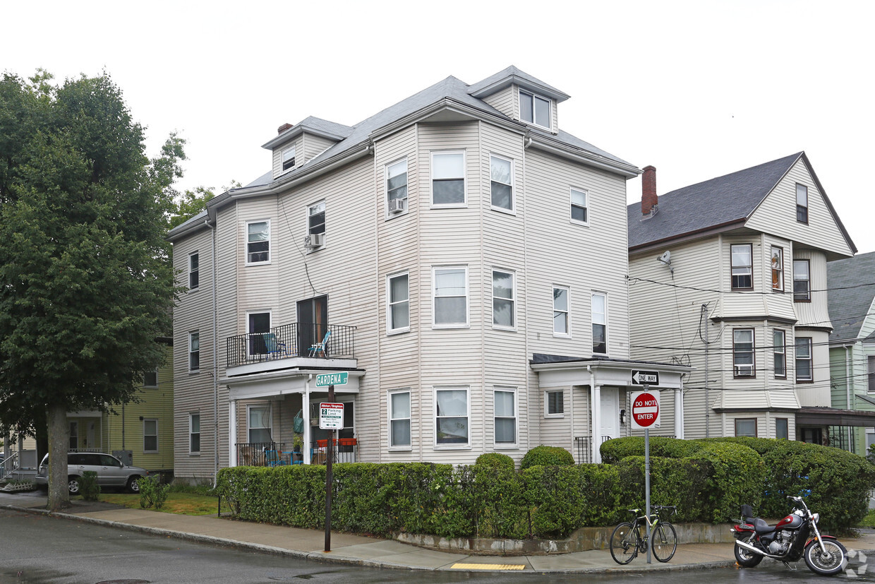 Primary Photo - 102 Murdock St