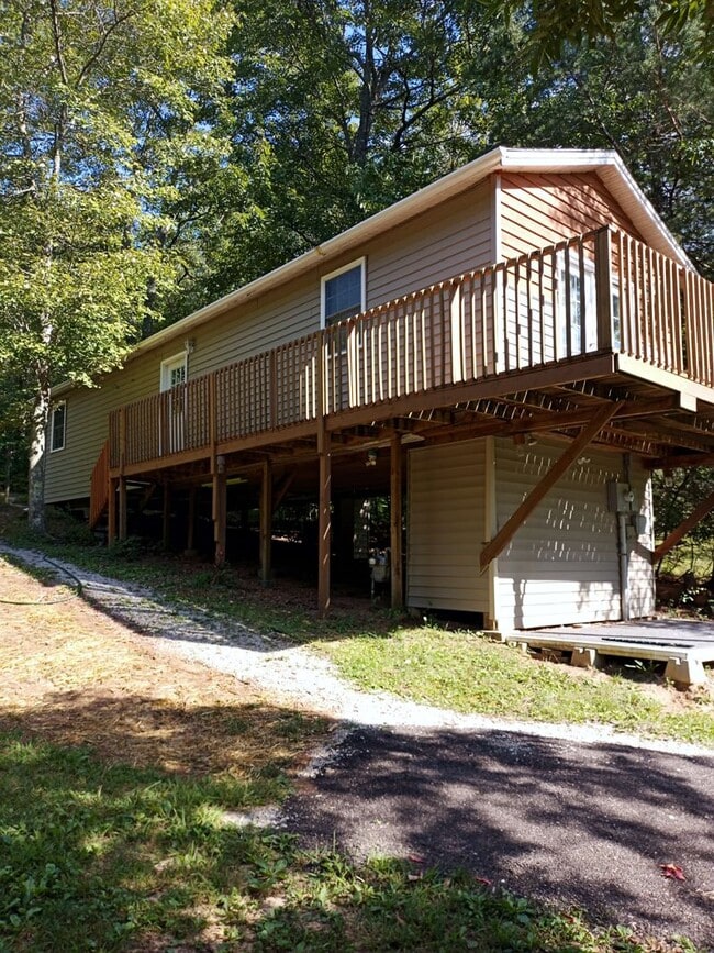 Building Photo - 2719 Old Harriman Hwy