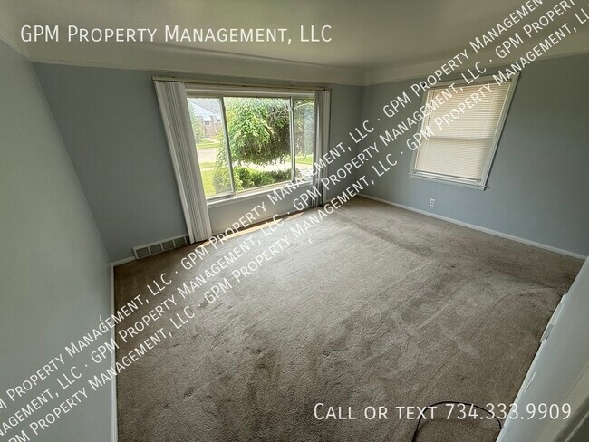 Foto del edificio - 23825 Rosalind Ave