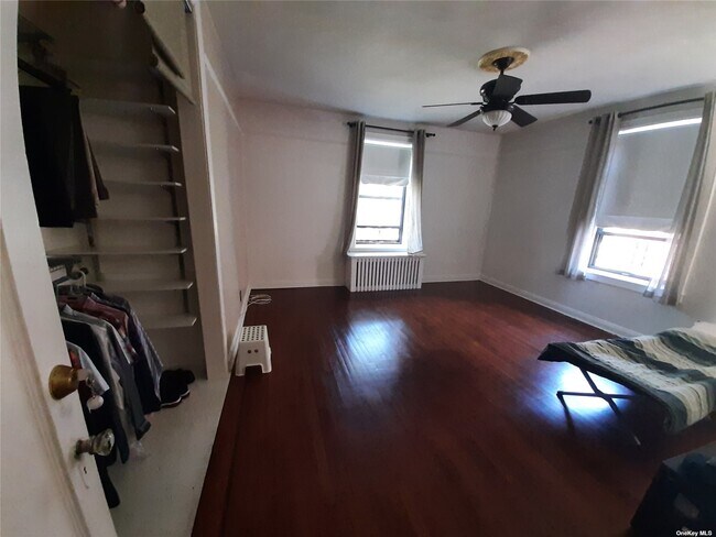 Foto del edificio - 35-34 84th St