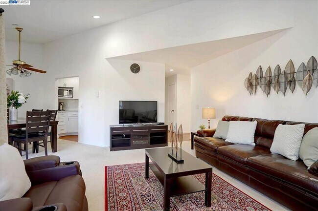 Foto del edificio - $2,890- GORGEOUS 2 BEDROOM CONDO IN CENTRA...