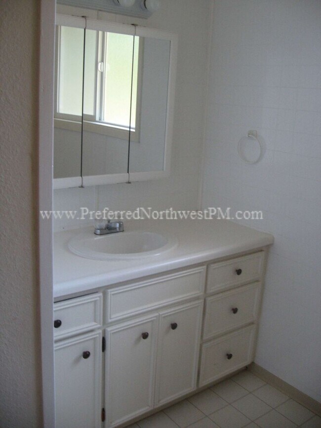 Foto del edificio - 2233 Monterey Ln