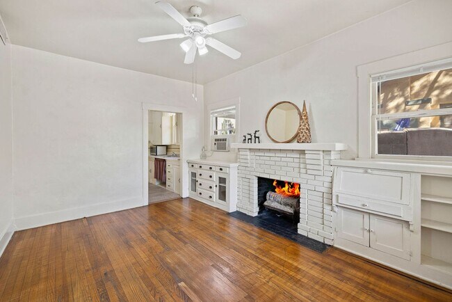 Building Photo - Vintage Bungalow Near University of Arizona