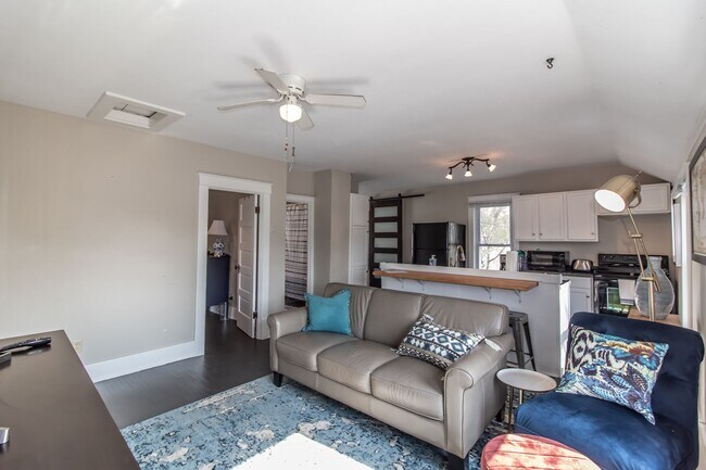 Foto del edificio - 714 N Broadway Ave