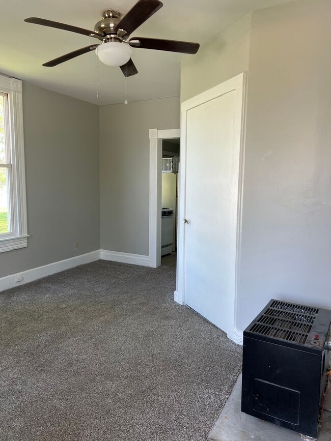 Building Photo - Available now 1 bedroom duplex all utiliti...