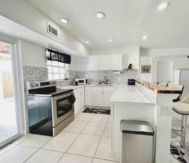 Building Photo - 441 Ashwood Pl