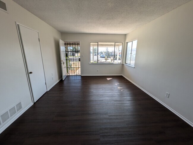 Building Photo - 2215 W 157th St
