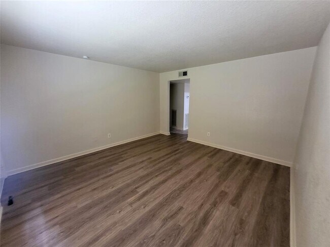 Building Photo - 8100 Creekbend Dr