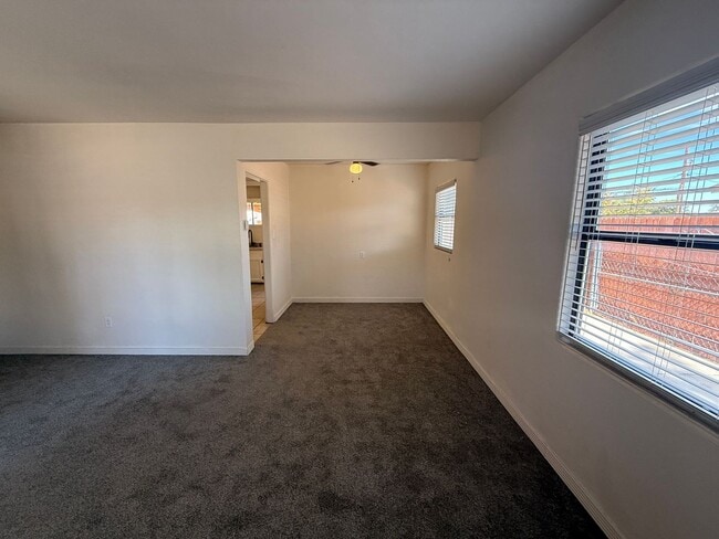 Building Photo - 1835 Palomas Dr NE