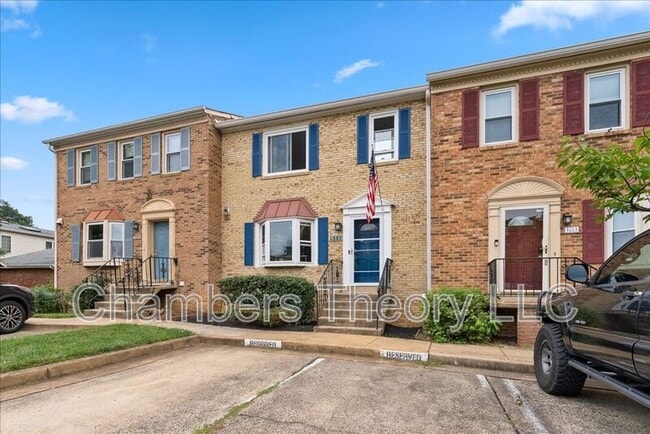 Photo - 1033 N George Mason Dr House