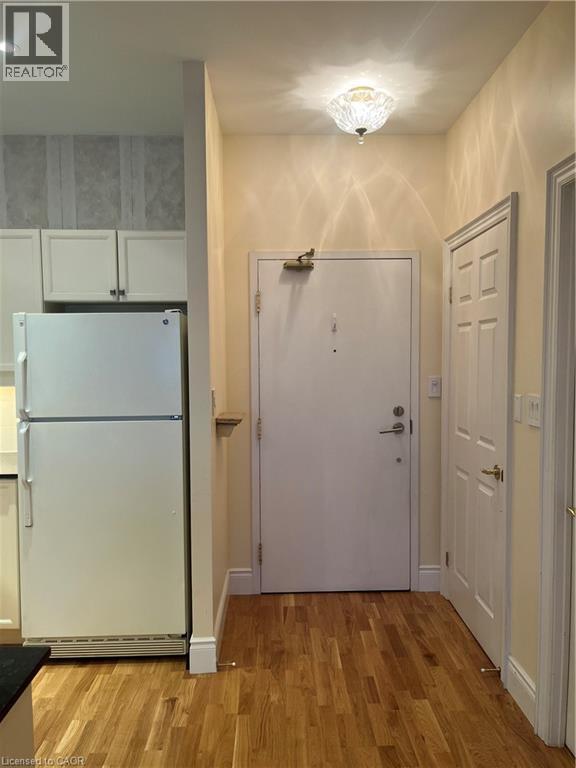 Photo du bâtiment - 1 Leaside Park Dr