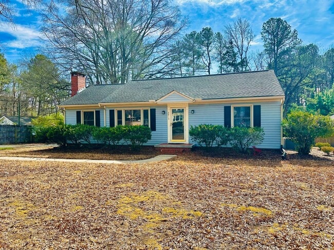 Updated Single-Level 3BD Home in Durham | Large Deck & Patio | Minutes to Duke & I-85 - Updated Single-Level 3BD Home in Durham | Large Deck & Patio | Minutes to Duke & I-85