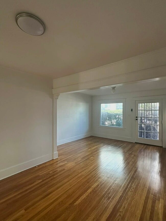 Building Photo - 1218 Myra Ave