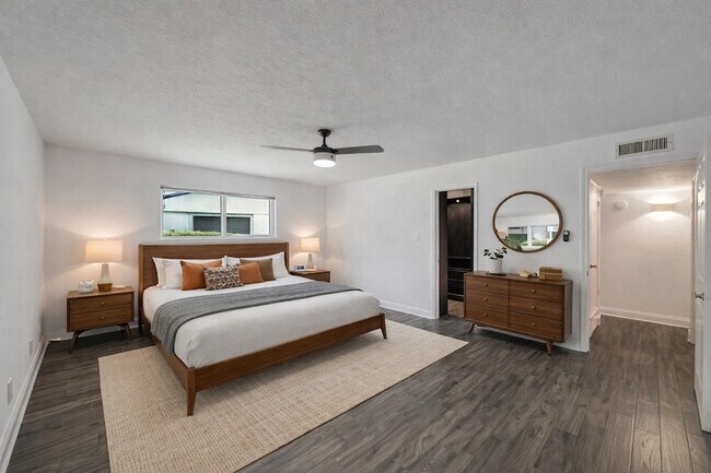 Foto del edificio - 1121 Bass Dr