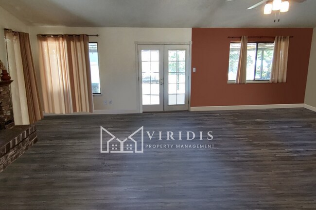 Foto del edificio - 13408 Warrenton Ave
