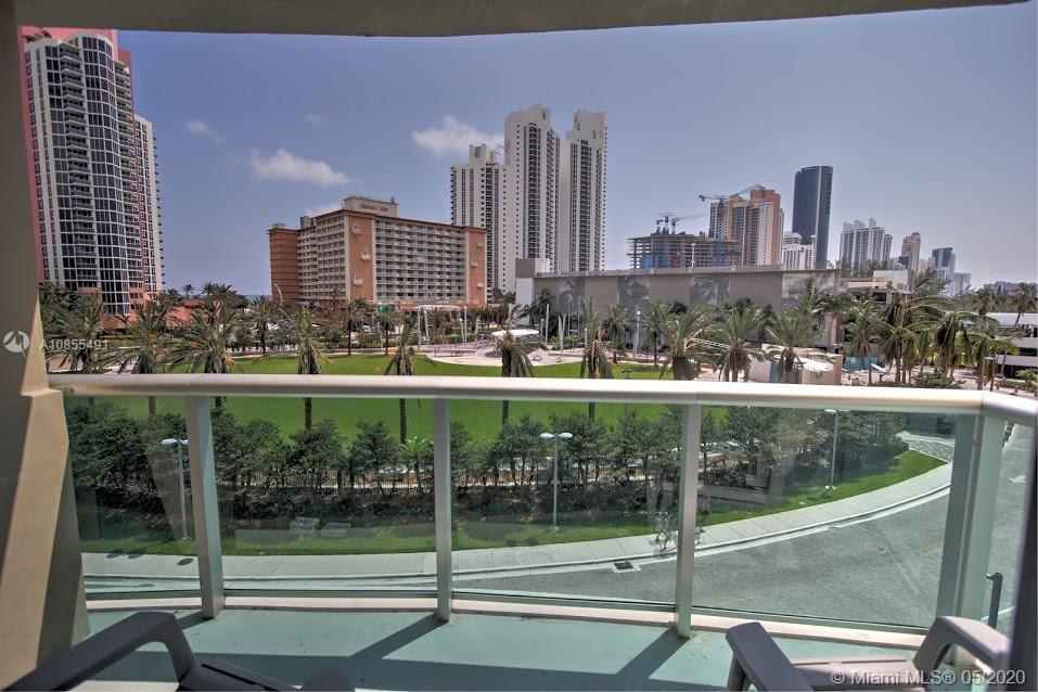 Foto principal - 19370 Collins Ave