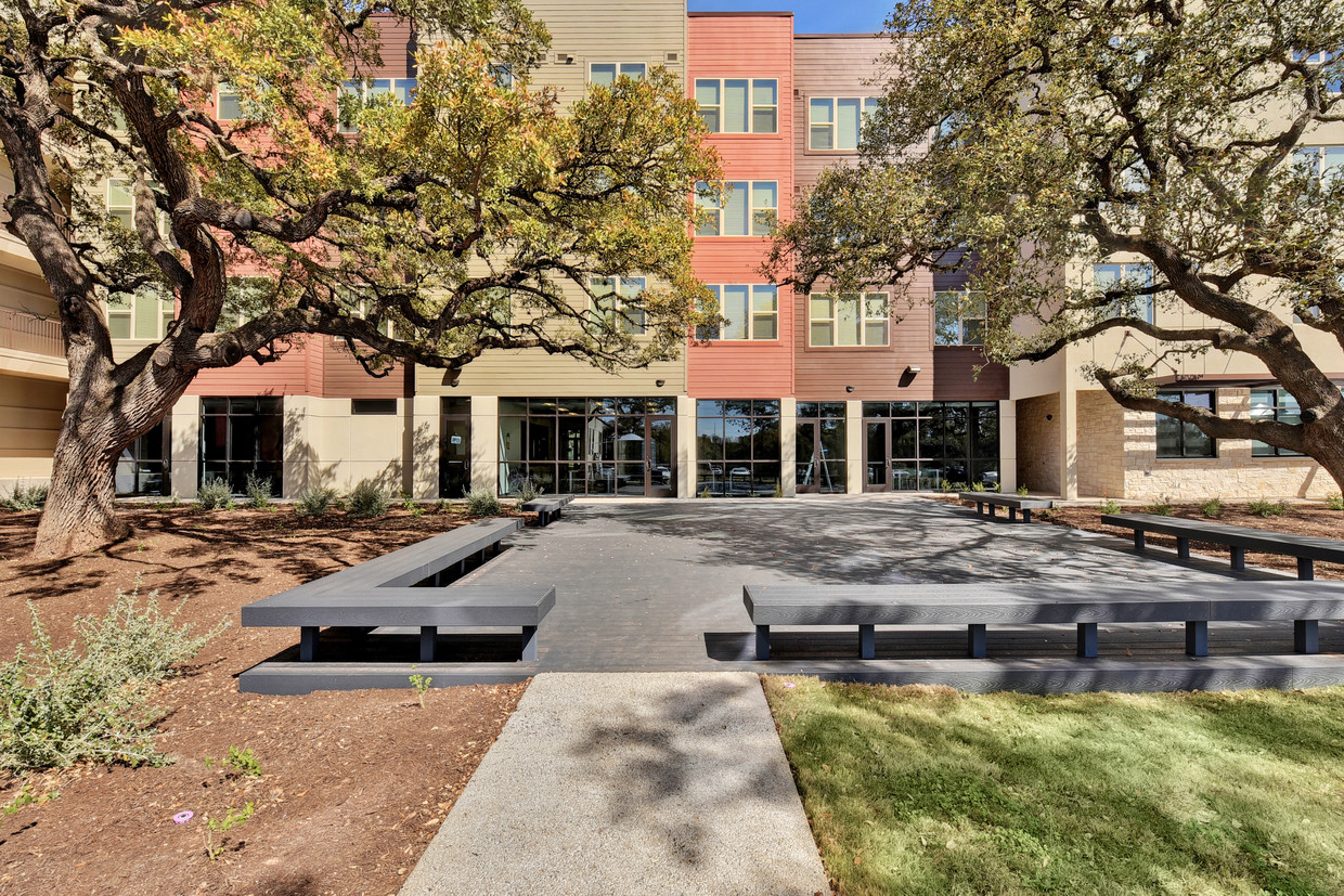 Patio - Homestead Oaks Apartments