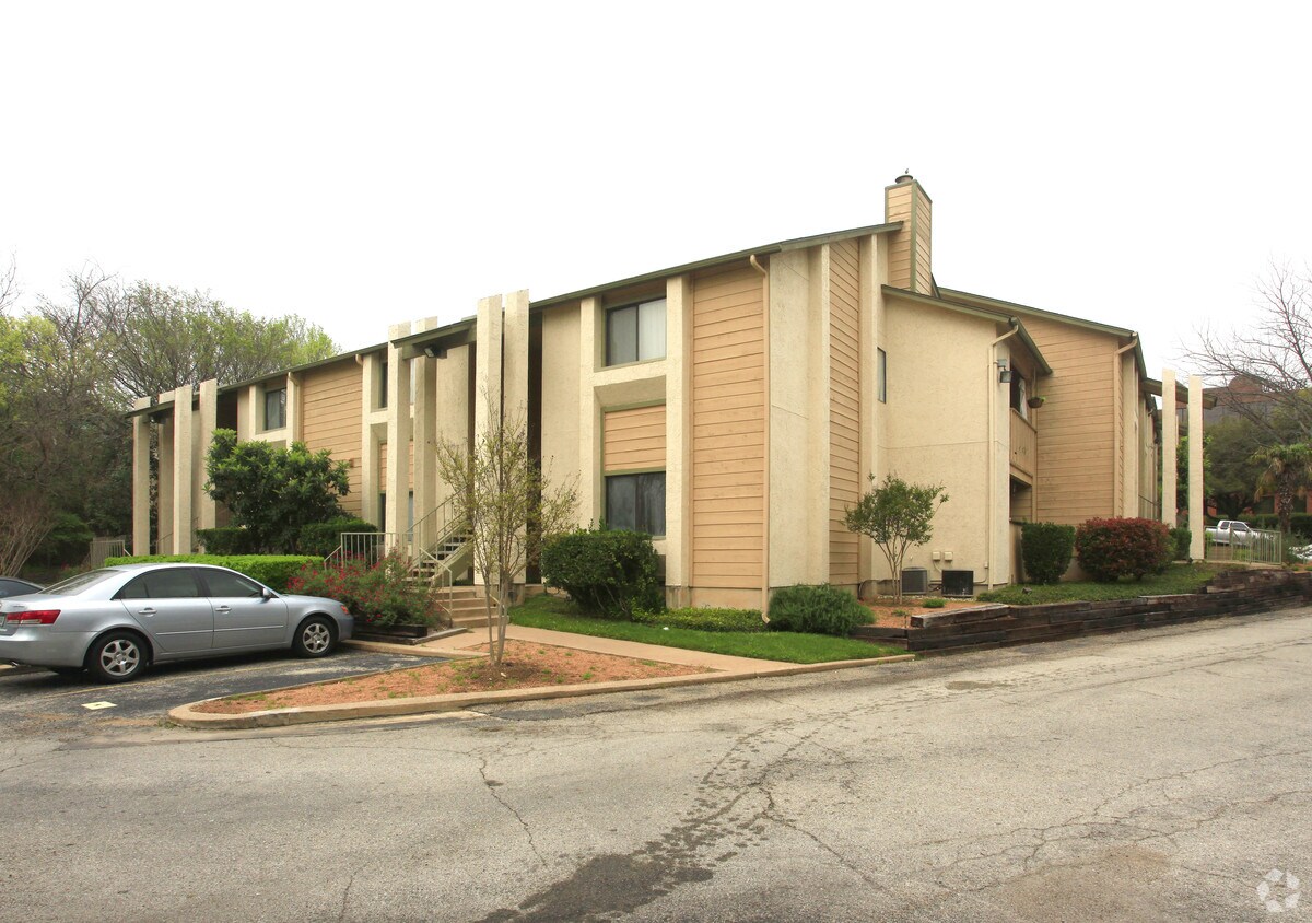 Building Photo - Summerhouse Condominiums