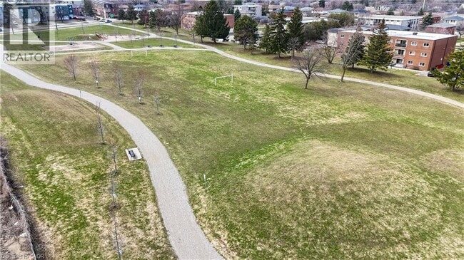 Building Photo - 25 Palace St