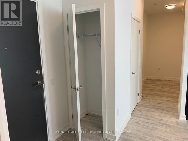 Building Photo - 7-3007 Golden Lion Heights
