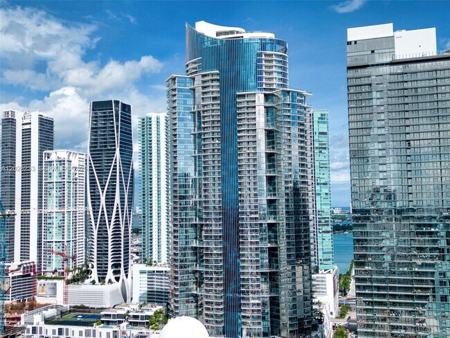 Foto del edificio - 851 NE 1st Ave