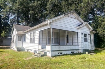Building Photo - 2705 S Lake Dr