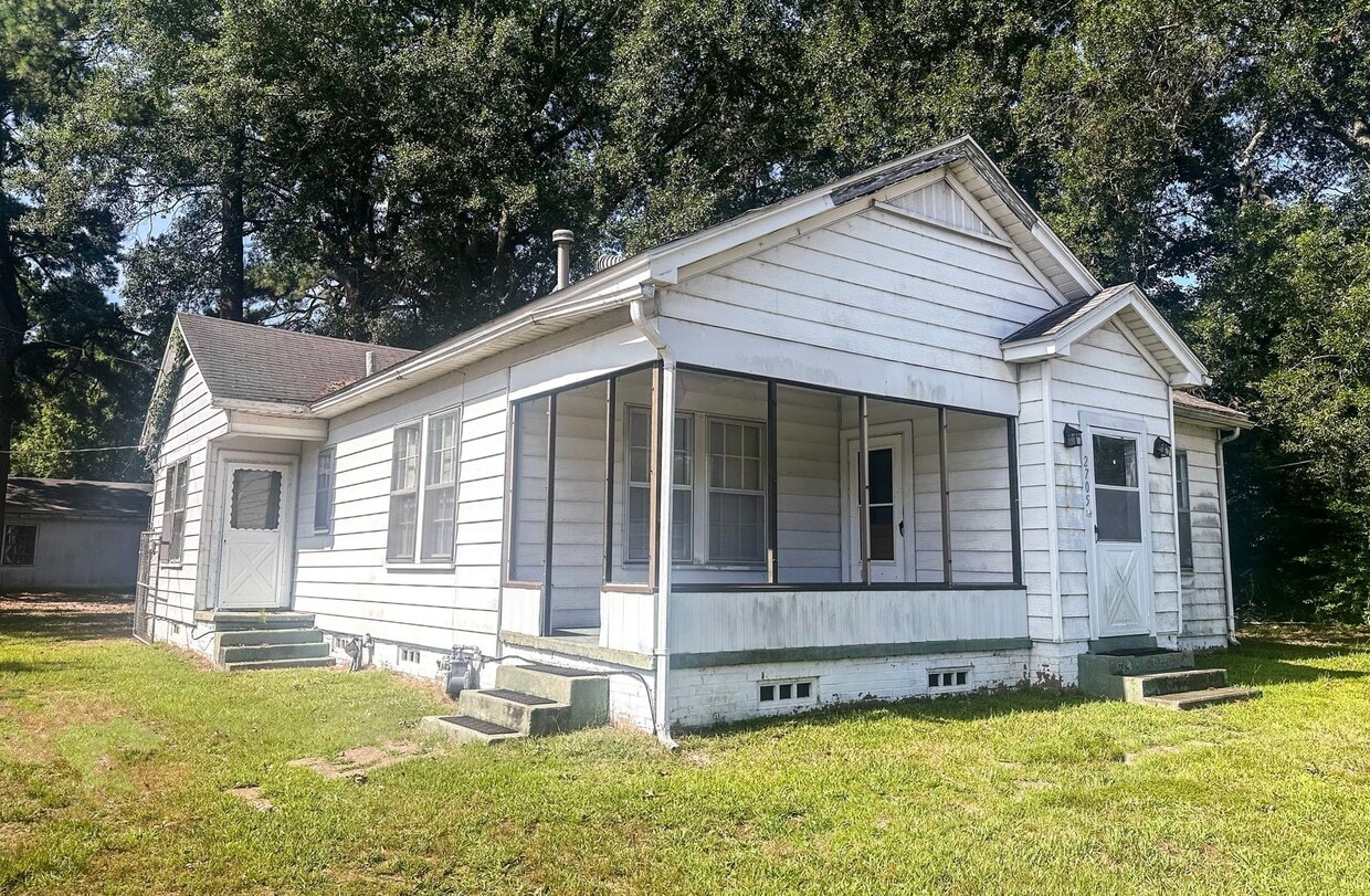 Primary Photo - 2 Bedroom 1 Bathroom House in Texarkana, TX