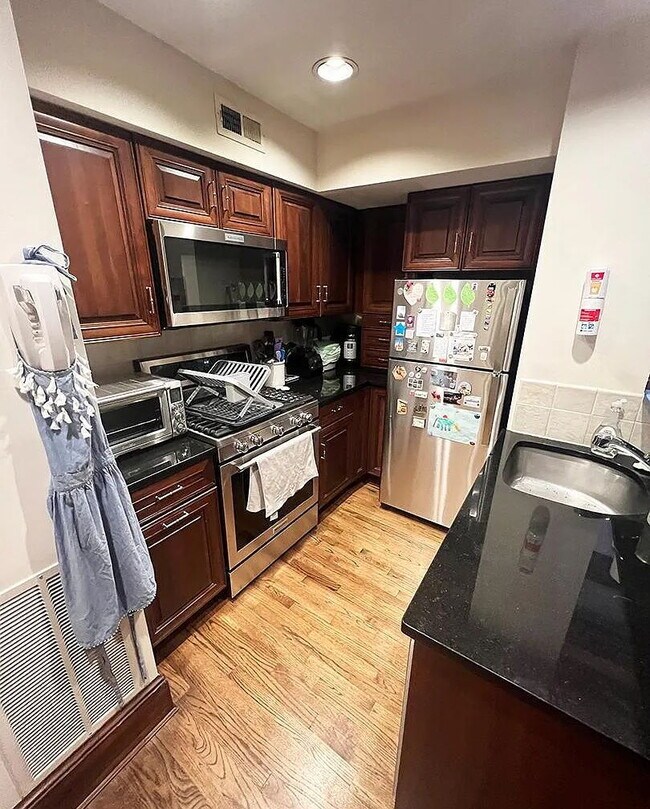 Foto del edificio - "Charming 1-Bedroom Gem in Vibrant NW DC – Your Perfect Urban Retreat Awaits!"